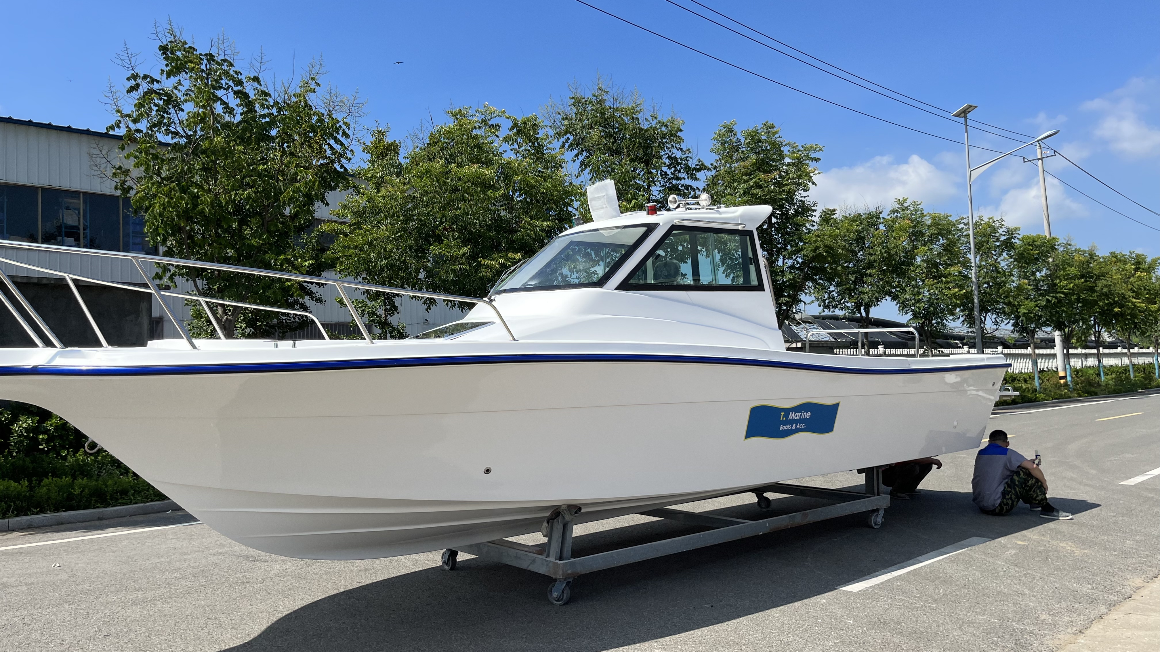 Outboard motor fishing boat.jpg
